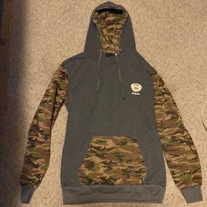 Only been worn maybe 3-4 times, just have too many hoodies so bye bye camo hood
